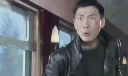 关于燕双鹰的电视剧,传奇枪手的江湖传奇