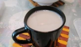 红枣黑芝麻豆浆功效,滋补养生，润燥养颜的天然饮品